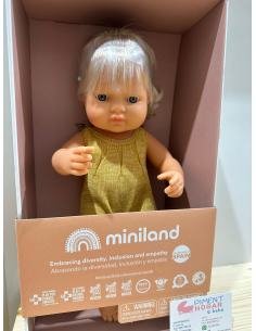 MUÑECA CAUCASICA IMPLANTE COCLEAR 38 CM PELELE OCRE MINILAND 2