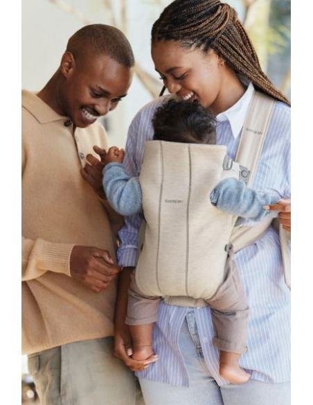 MOCHILA PORTA BEBÉ MINI BEIGE CLARO BABYBJÖRN
